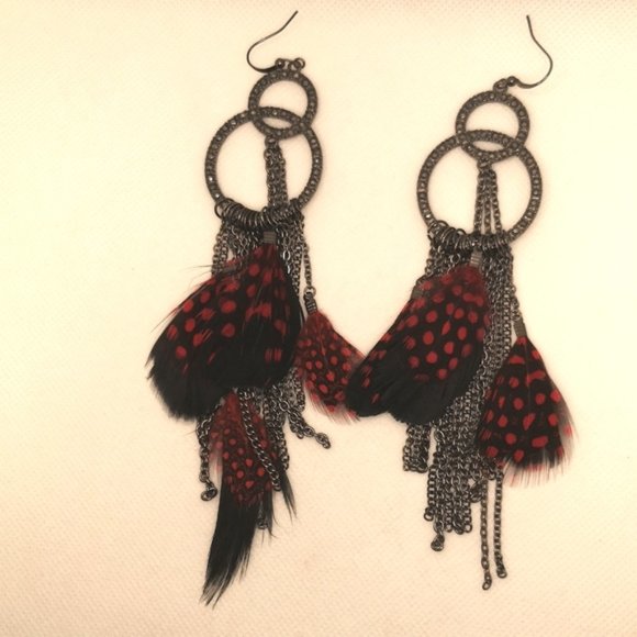 Feather and chain drop earrings - Picture 2 of 6